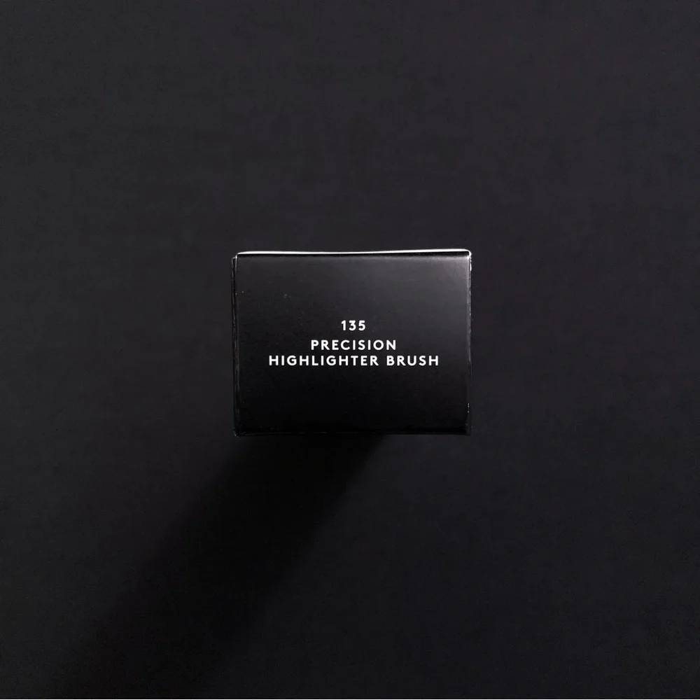 FENTY Precision Highlighter Brush 135 — Full Size